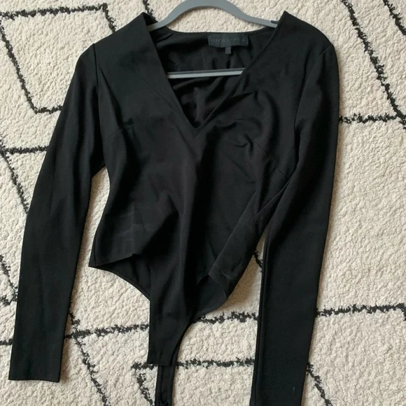 KENDALL + KYLIE Black Deep V Bodysuit - Picture 2 of 4